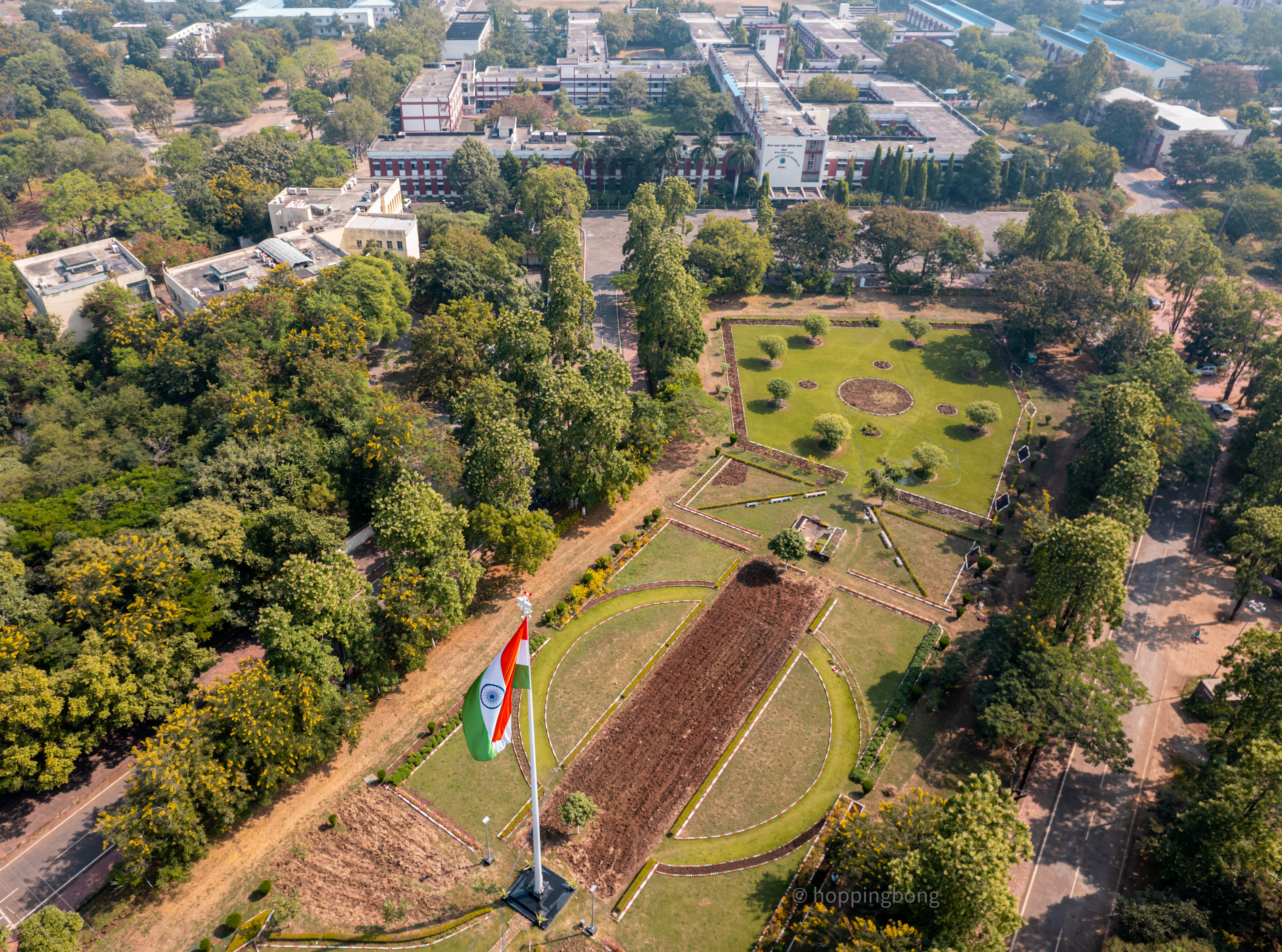 MAIN GARDEN MANIT